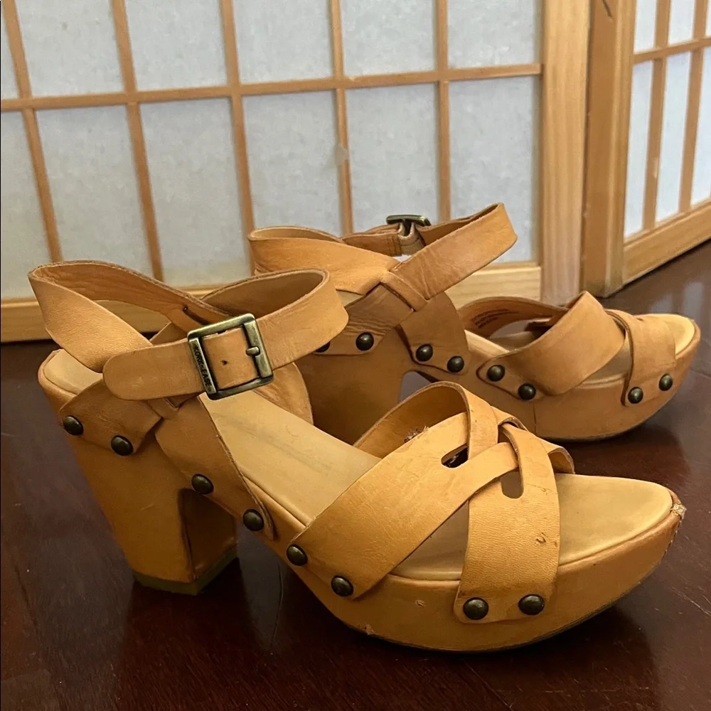 Women’s Tan Leather Platform Sandals with Buckle